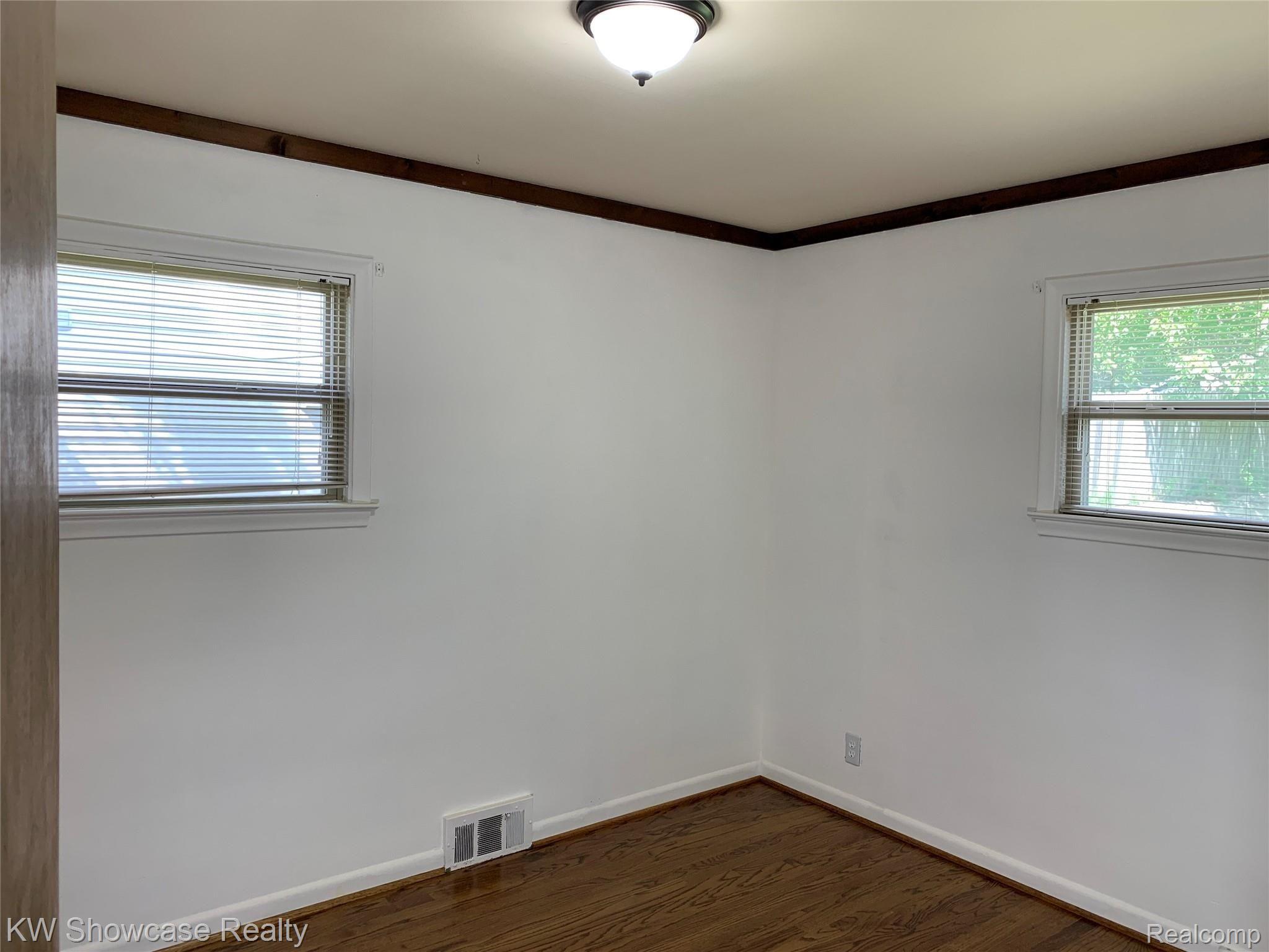 51 Exmoor Road Waterford, MI 48328 - Photo 11 of 28 IMG_0744.JPG
