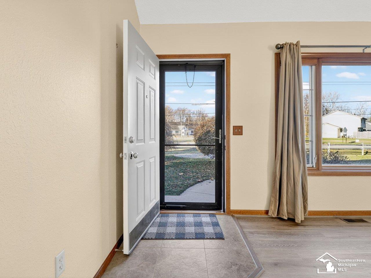 7010 Douglas Road Lambertville, MI 48144 - Photo 5 of 41 50194302-480abc48-5c64-48b3-8f00-f1b99ff79b28.JPG