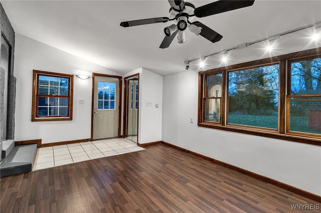 334 South Forest Road Amherst, NY 14221 - Photo 14 of 44 Single family - family room