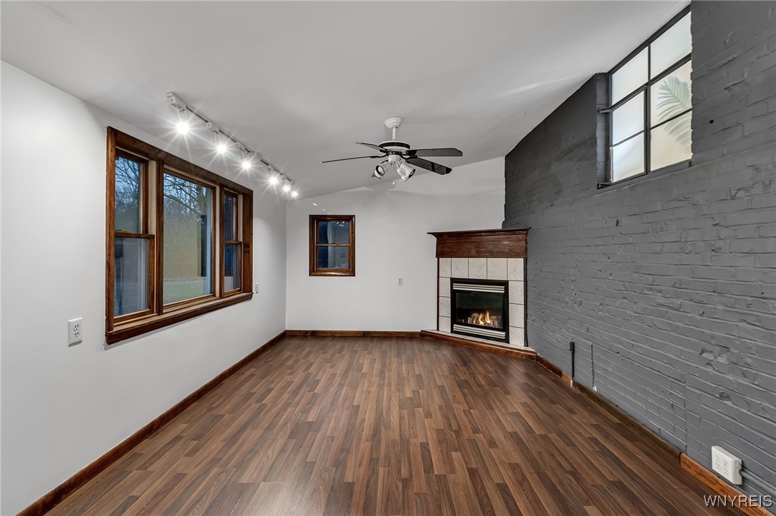 334 South Forest Road Amherst, NY 14221 - Photo 15 of 44 Single family - family room