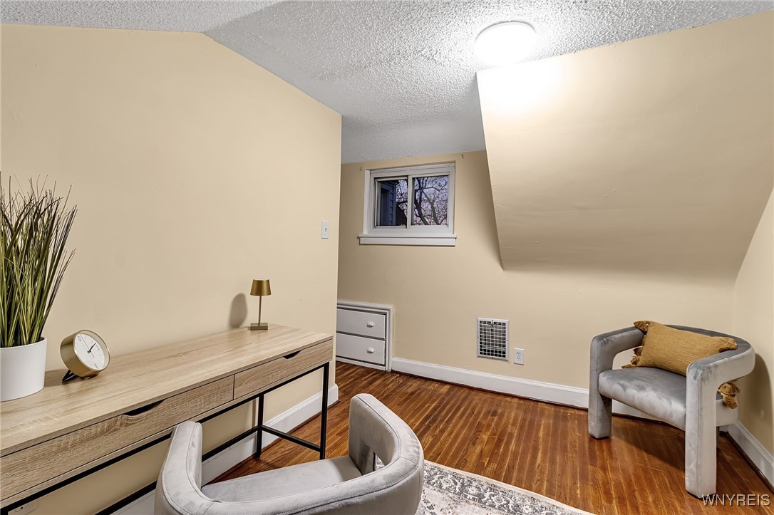 334 South Forest Road Amherst, NY 14221 - Photo 18 of 44 Single family - bedroom 2