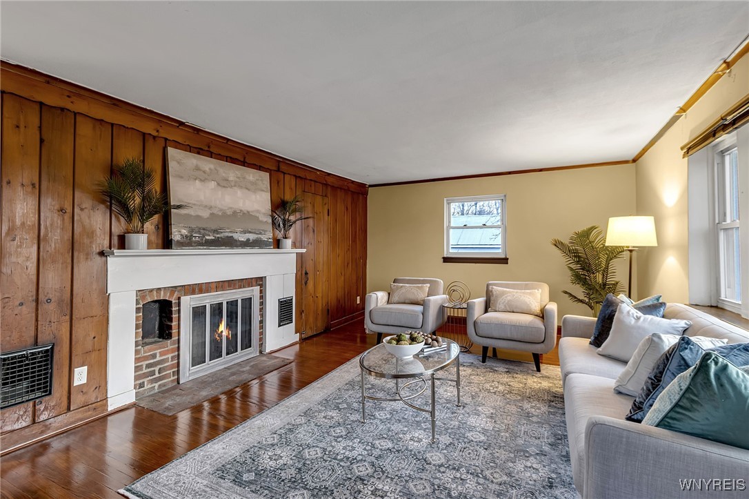 334 South Forest Road Amherst, NY 14221 - Photo 4 of 44 Single family - living room