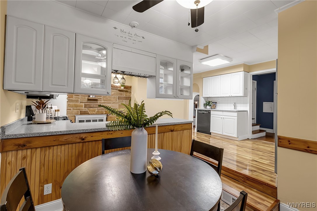 334 South Forest Road Amherst, NY 14221 - Photo 6 of 44 Single family - kitchen