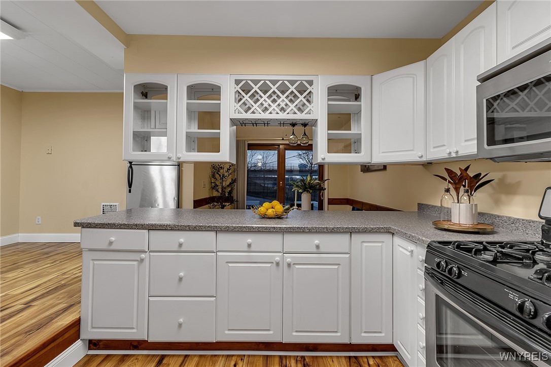 334 South Forest Road Amherst, NY 14221 - Photo 7 of 44 Single family - kitchen