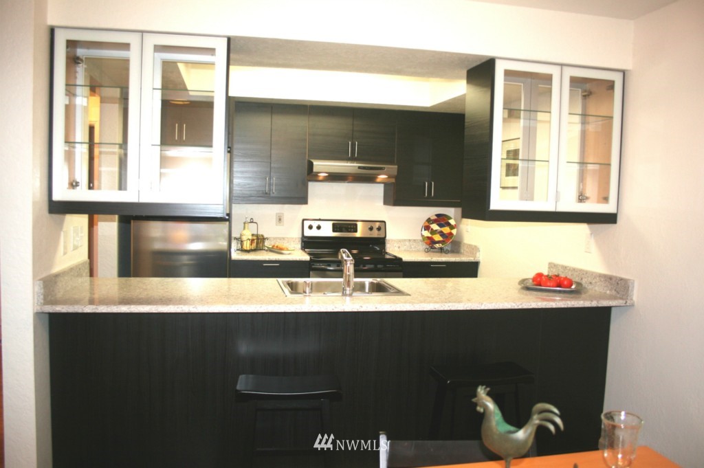 8517 242nd Street Southwest, Unit 505 Edmonds, WA 98026 - Photo 4 of 13