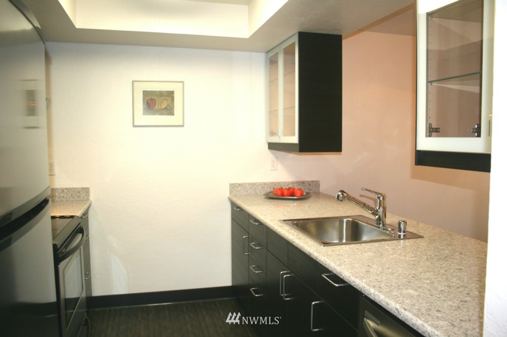 8517 242nd Street Southwest, Unit 505 Edmonds, WA 98026 - Photo 5 of 13