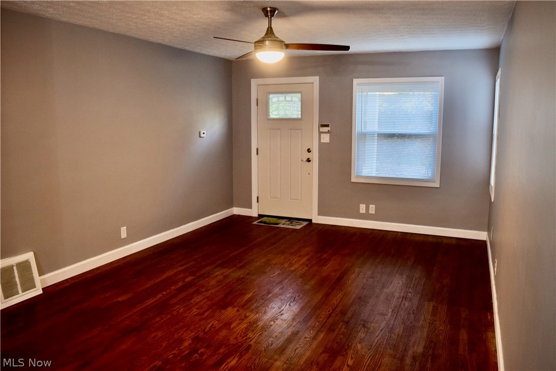 640 Mentor Road Akron, OH 44303 - Photo 3 of 29 Gallery Image 3