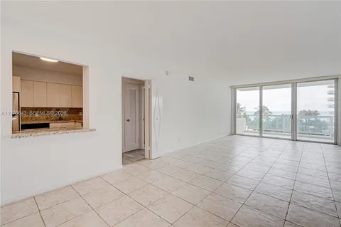 $3,950 | 5161 Collins Avenue, Unit 516, Miami Beach, FL 33140