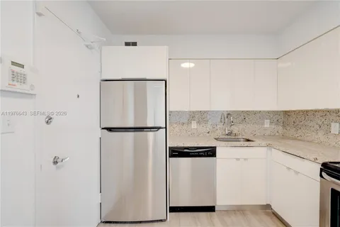 $3,950 | 5161 Collins Avenue, Unit 516, Miami Beach, FL 33140