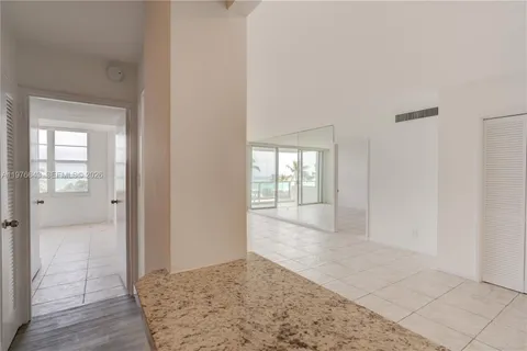$3,950 | 5161 Collins Avenue, Unit 516, Miami Beach, FL 33140