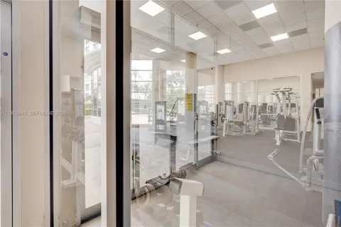 $3,950 | 5161 Collins Avenue, Unit 516, Miami Beach, FL 33140