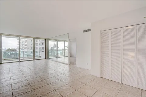 $3,950 | 5161 Collins Avenue, Unit 516, Miami Beach, FL 33140