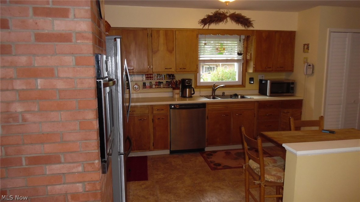 111 Robson Road Marietta, OH 45750 - Photo 8 of 12 Kitchen opposite view