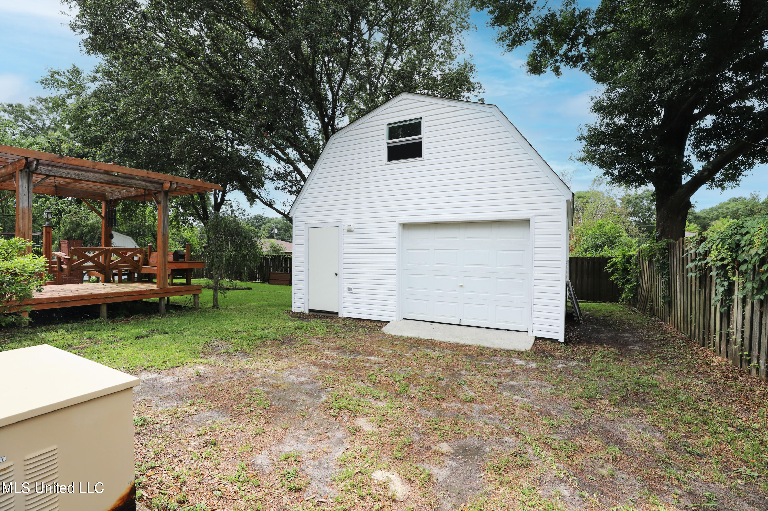 2521 Meadow Road Biloxi, MS 39531 - Photo 21 of 29 Shed