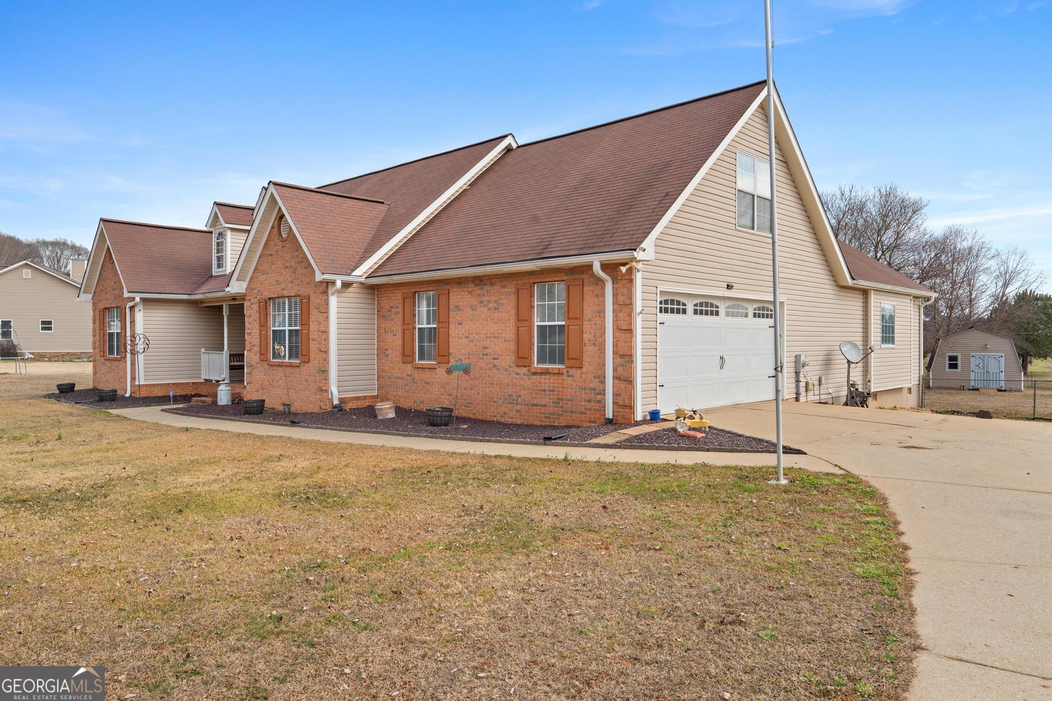407 Trestle Road Locust Grove, GA 30248 - Photo 3 of 24