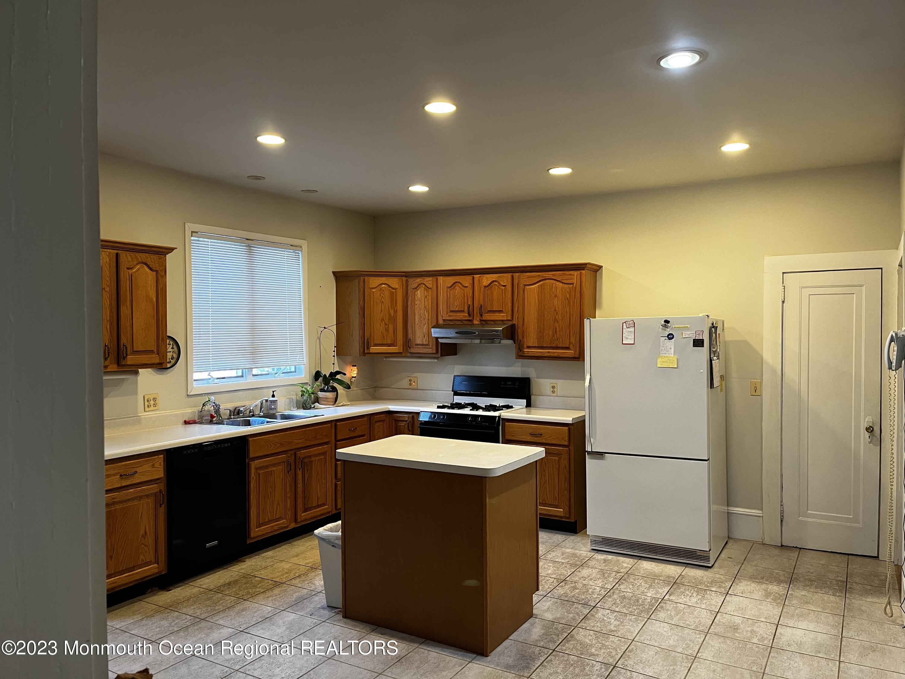 362 Prospect Avenue Little Silver, NJ 07739 - Photo 3 of 4 IMG_1577