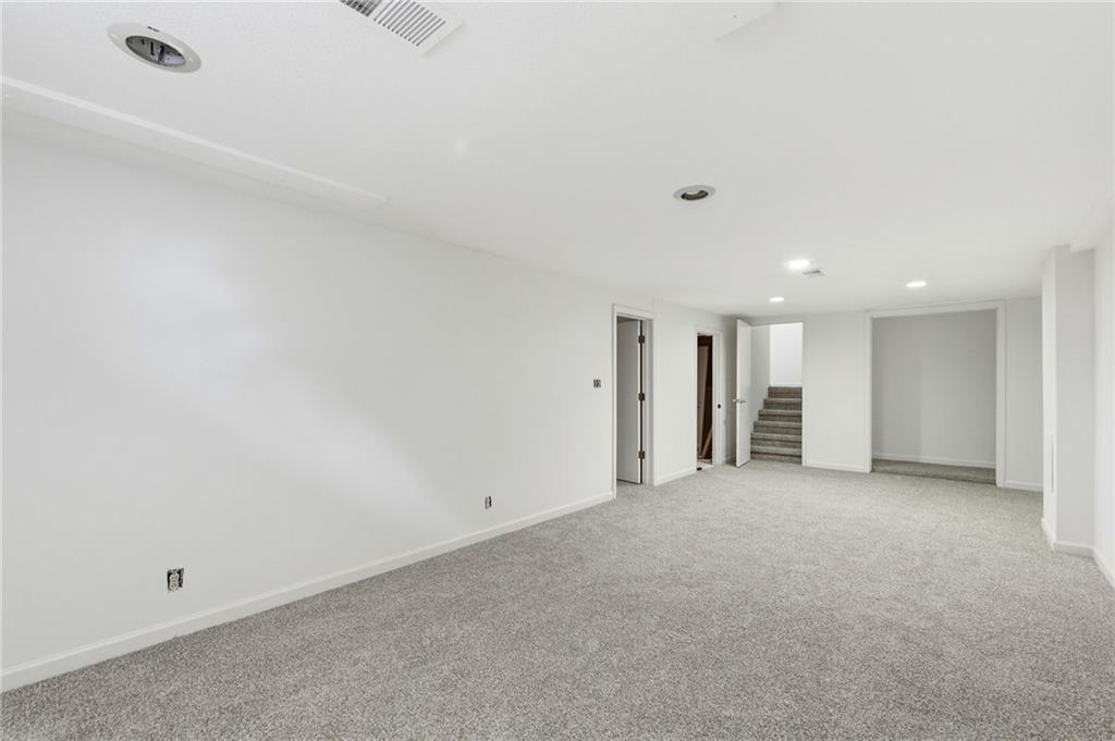 11809 Rosehill Road Overland Park, KS 66210 - Photo 28 of 38