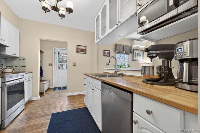 66 Cocks Lane Locust Valley, NY 11560 - Photo 11 of 23