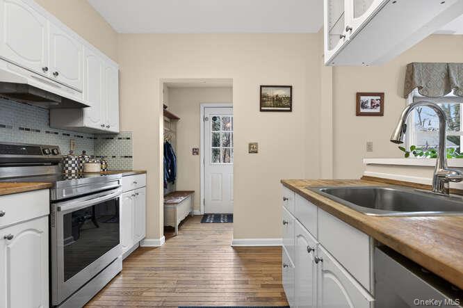 66 Cocks Lane Locust Valley, NY 11560 - Photo 13 of 23