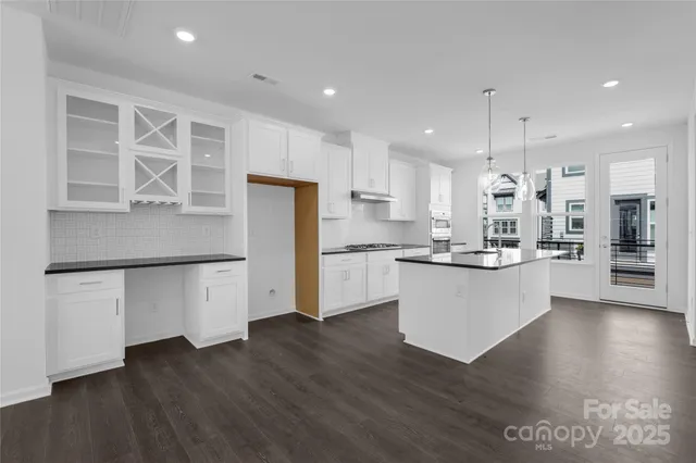 $527,500 | 352 Catawba Avenue, Davidson, NC 28036