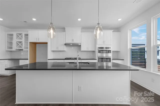 $527,500 | 352 Catawba Avenue, Davidson, NC 28036