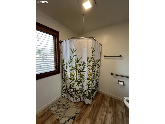 $379,000 | 304 Elrod Place, Maupin, OR 97037