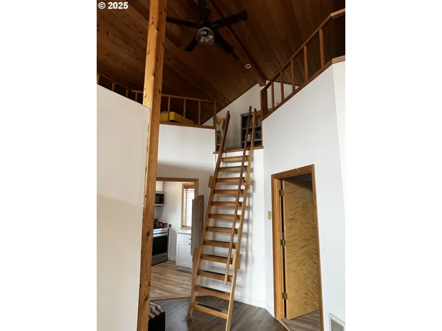 $379,000 | 304 Elrod Place, Maupin, OR 97037