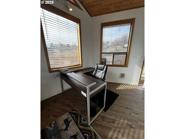 $379,000 | 304 Elrod Place, Maupin, OR 97037