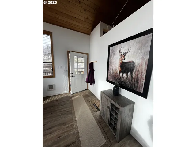 $379,000 | 304 Elrod Place, Maupin, OR 97037