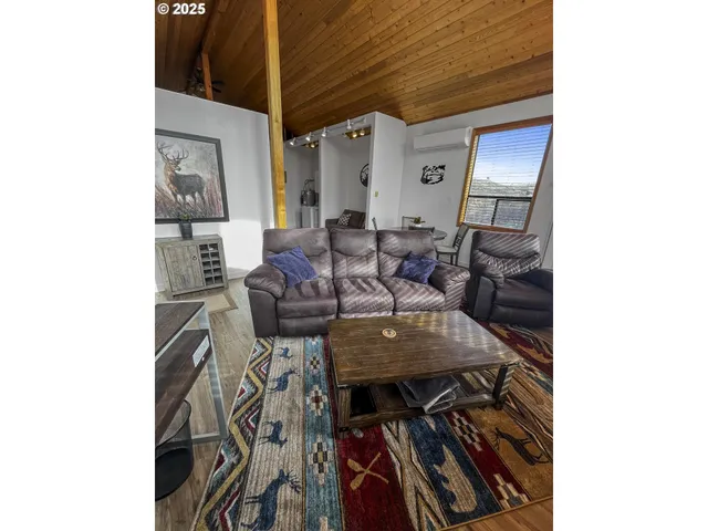 $379,000 | 304 Elrod Place, Maupin, OR 97037