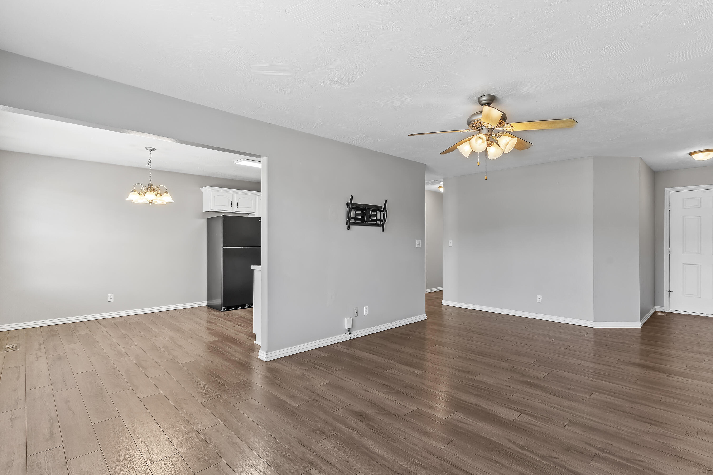 4427 West Nicholas Street Springfield, MO 65802 - Photo 7 of 33 4427 W Nicholes-7
