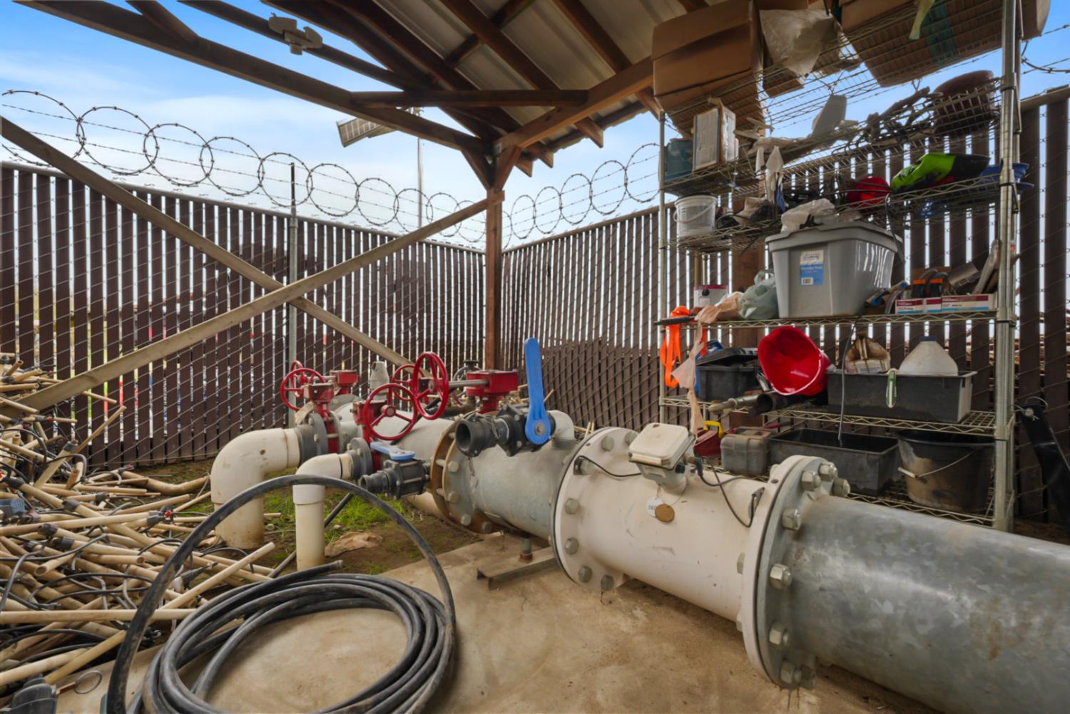 16221 Carrolton Road Escalon, CA 95320 - Photo 33 of 48 a room with musical instruments