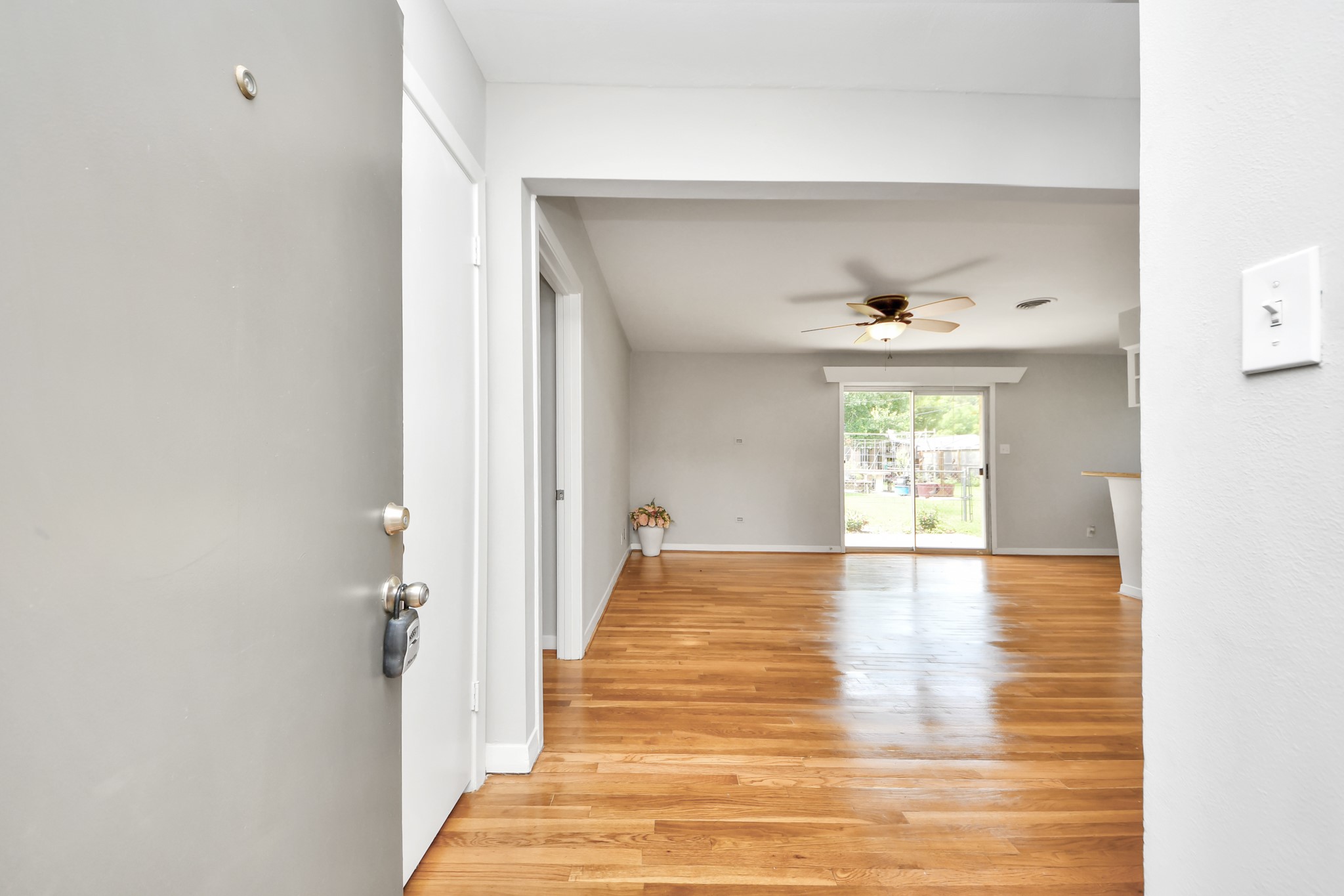 1923 Springrock Lane Houston, TX 77080 - Photo 4 of 46