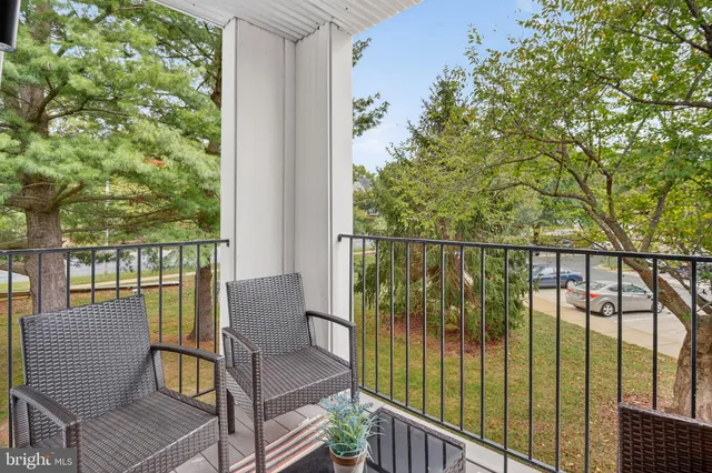 $389,000 | 10001 Vanderbilt Circle, Unit 82, Rockville, MD 20850