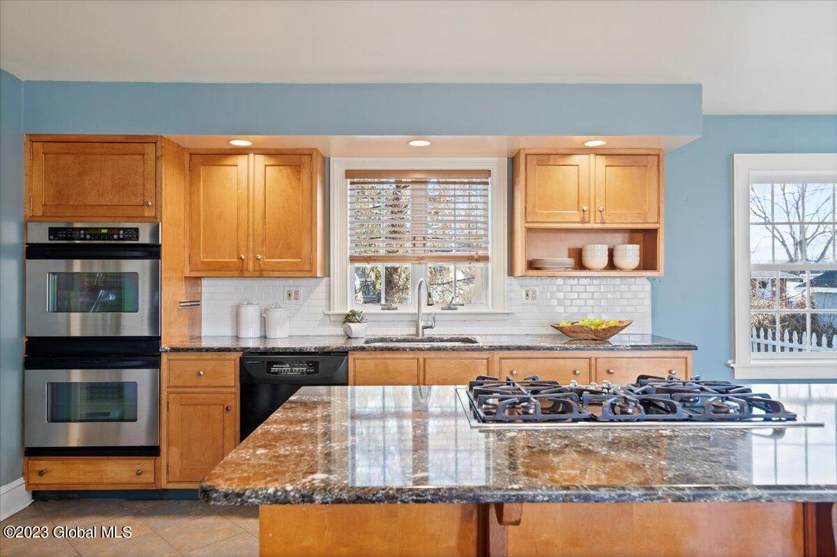 246 Whitehall Road Albany, NY 12209 - Photo 17 of 41 25-JUN07427