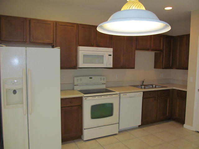 2069 Oakhurst Way Riviera Beach, FL 33404 - Photo 4 of 27 IMG_1344