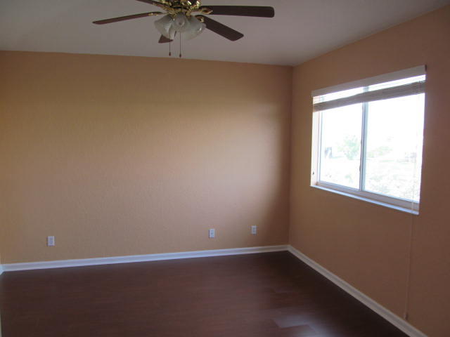 2069 Oakhurst Way Riviera Beach, FL 33404 - Photo 5 of 27 IMG_1370