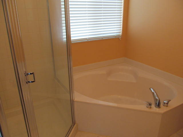 2069 Oakhurst Way Riviera Beach, FL 33404 - Photo 7 of 27 IMG_1368