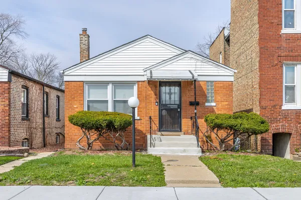 $2,400 | 9740 South Prairie Avenue, Chicago, IL 60628