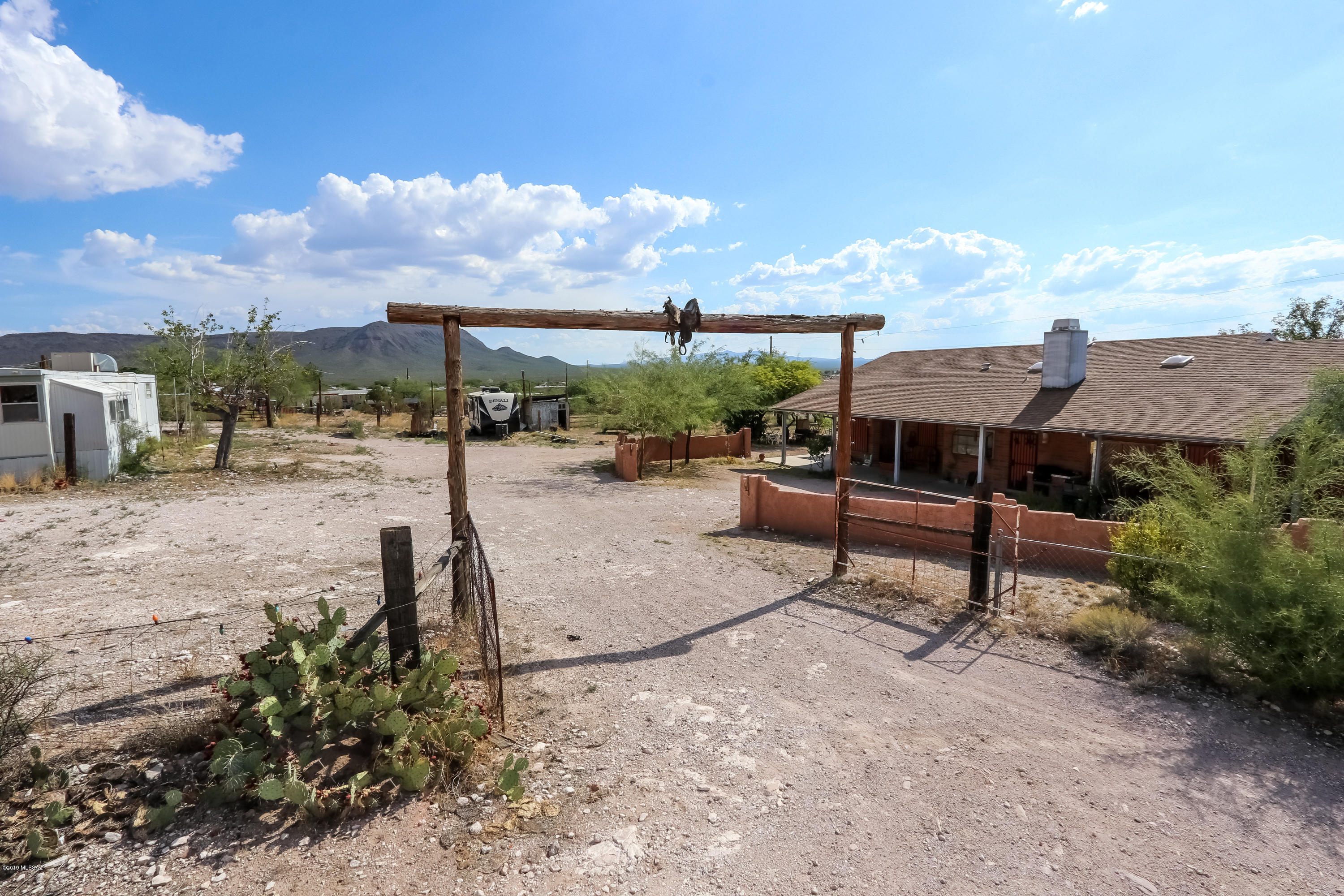 4241 West Elvado Road Tucson, AZ 85746 - Photo 1 of 48 Gallery Image 1