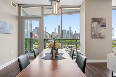 $1,055,000 | 1201 South Prairie Avenue, Unit 803, Chicago, IL 60605