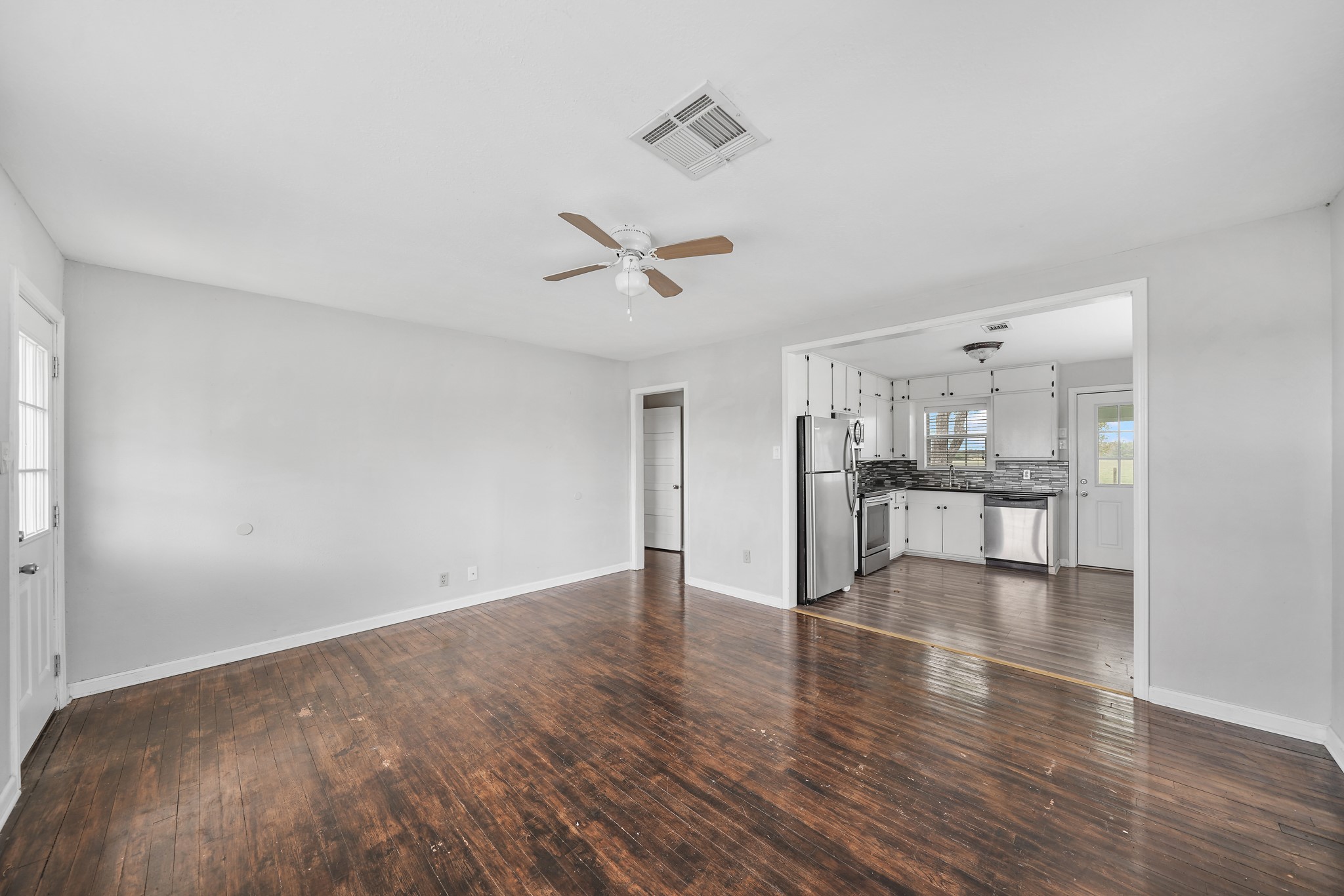 10507 Padon Road Needville, TX 77461 - Photo 47 of 48 a view of empty room with wooden floor and ceiling fan