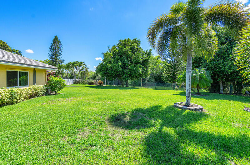 22299 Solitude Drive Boca Raton, FL 33428 - Photo 34 of 38 Garden View