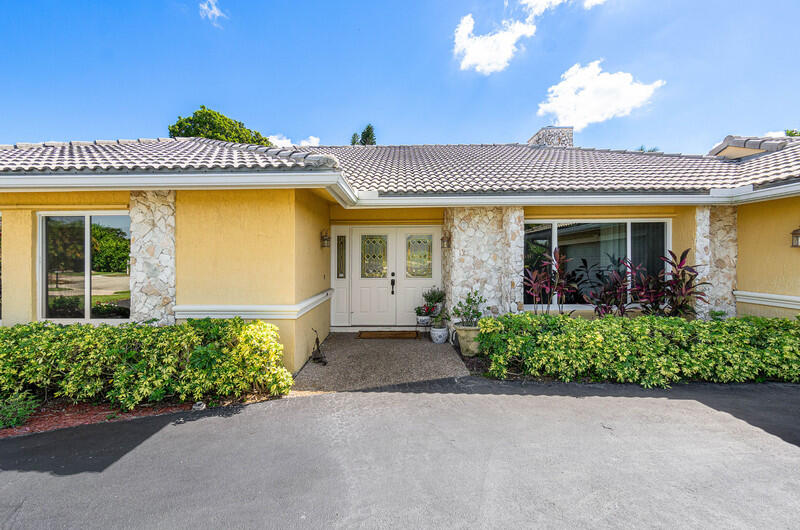 22299 Solitude Drive Boca Raton, FL 33428 - Photo 6 of 38 Entryway