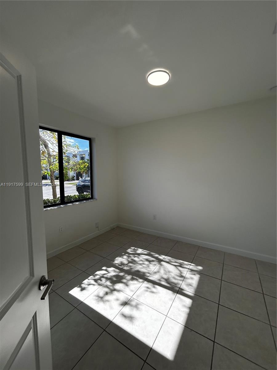 613 Northeast 208th Terrace, Unit 613 Miami, FL 33179 - Photo 18 of 21