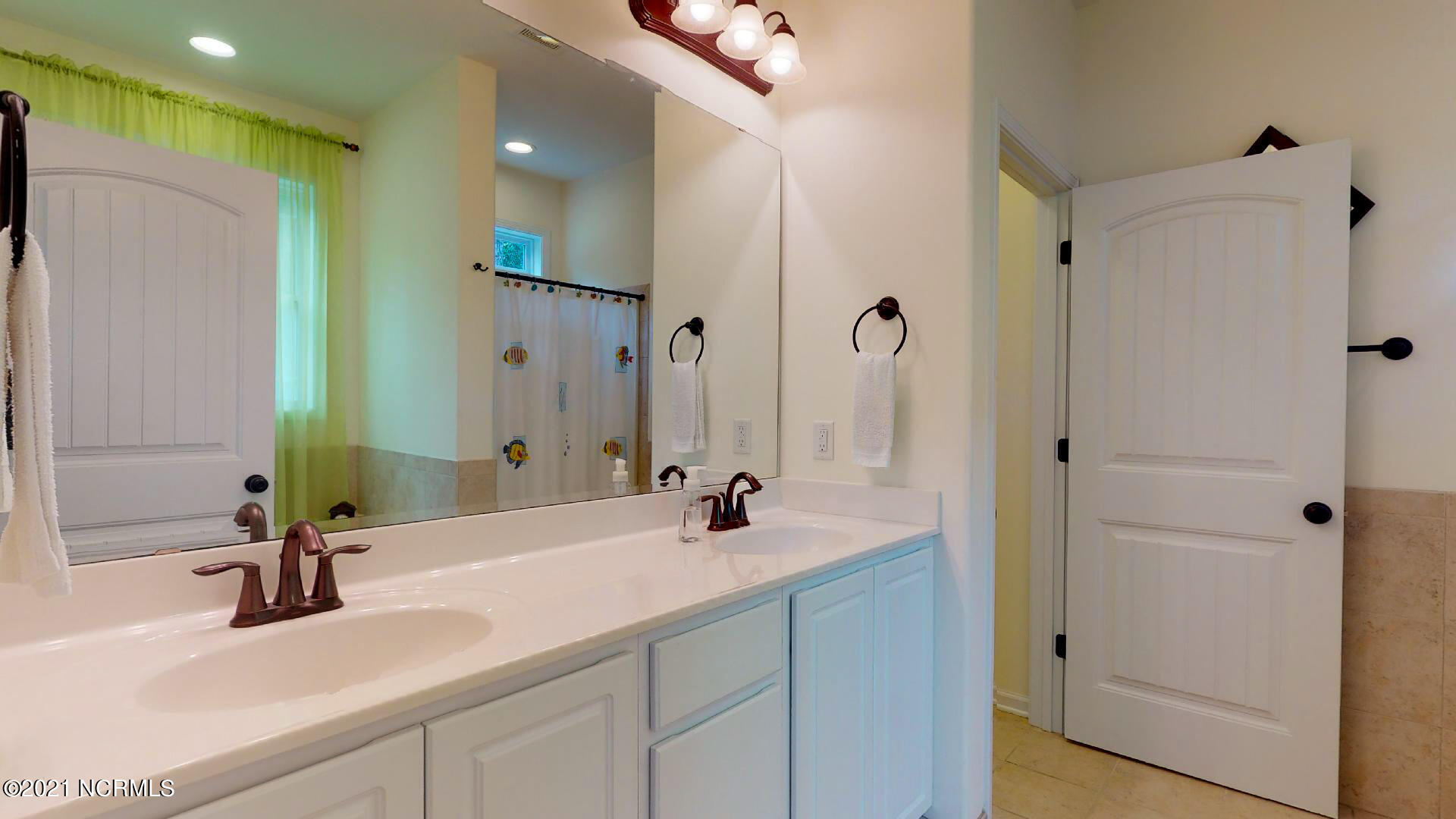 7034 Old Field Road Wilmington, NC 28411 - Photo 15 of 42 masterbath