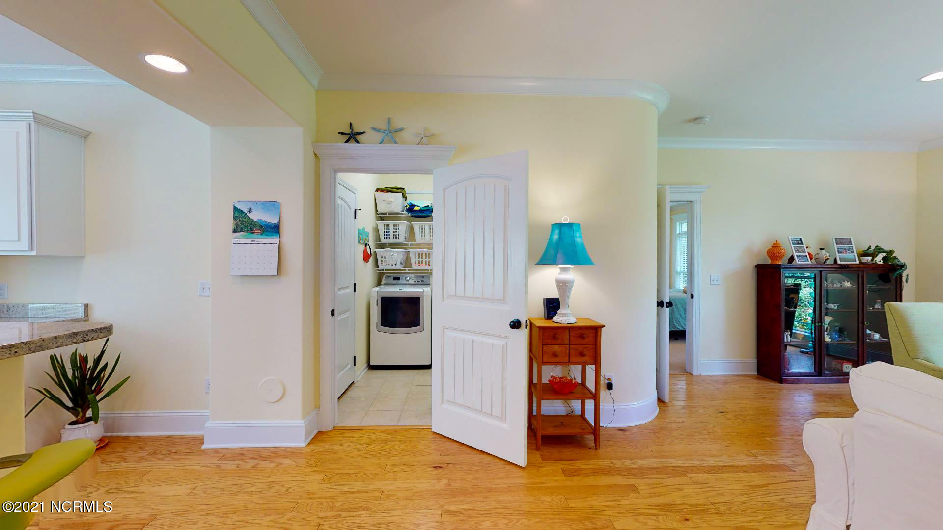 7034 Old Field Road Wilmington, NC 28411 - Photo 19 of 42 Living room/dining