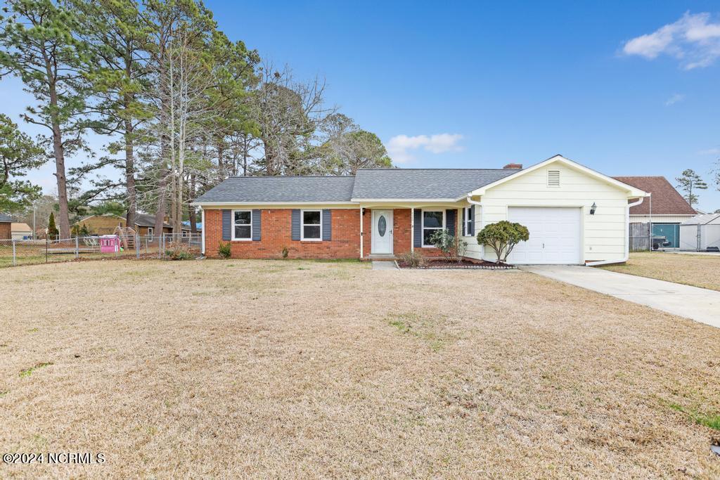 528 Wisteria Road Jacksonville, NC 28546 - Photo 2 of 22 IMG_9372