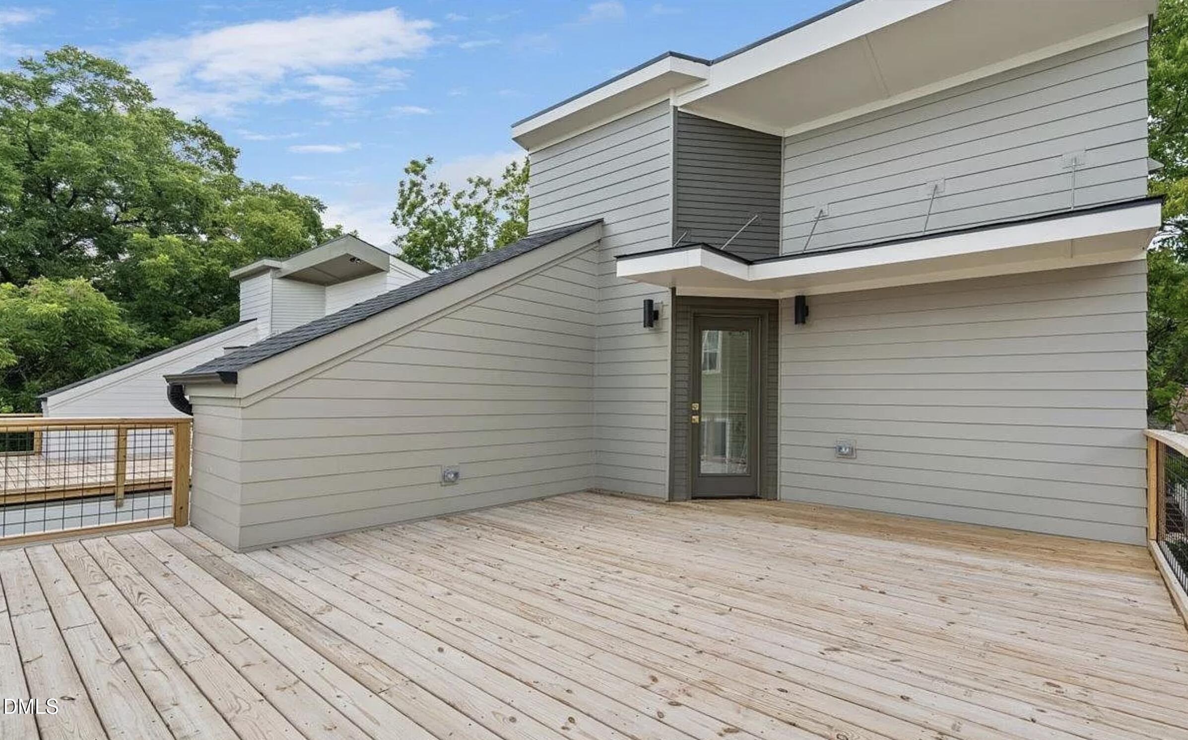 502 A Commonwealth Street Durham, NC 27703 - Photo 27 of 30 a view of a backyard of the house