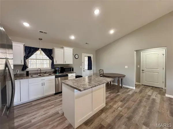 $229,900 | 329 Apple Park Way, Poplar Bluff, MO 63901